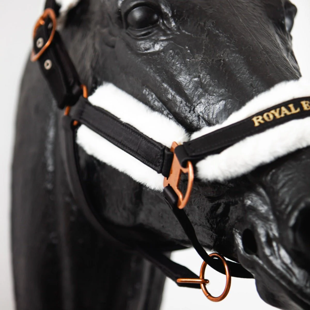 Royal Equestrian Fur Halter Black Gold Full - Image 3