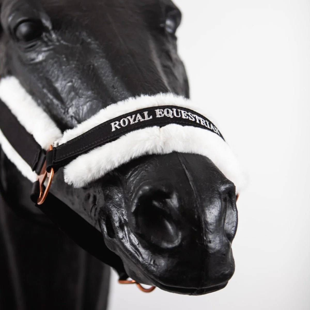 Royal Equestrian Fur Halter Black Silver Full - Image 3