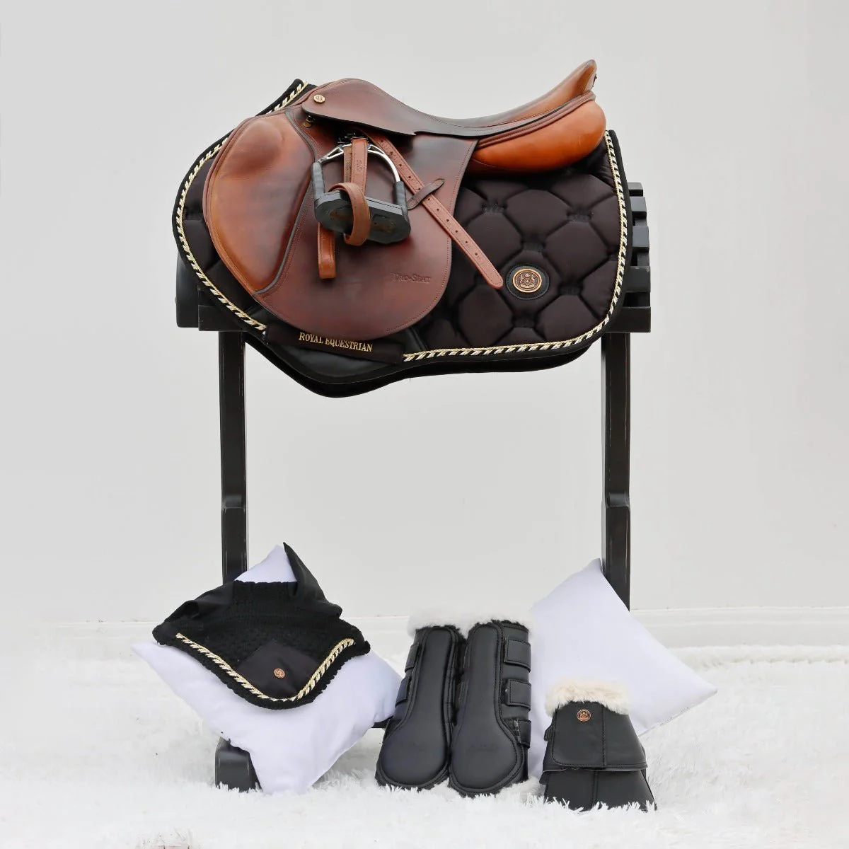 Royal Equestrian Saddle Pad Close Contact Black Gold - Image 3