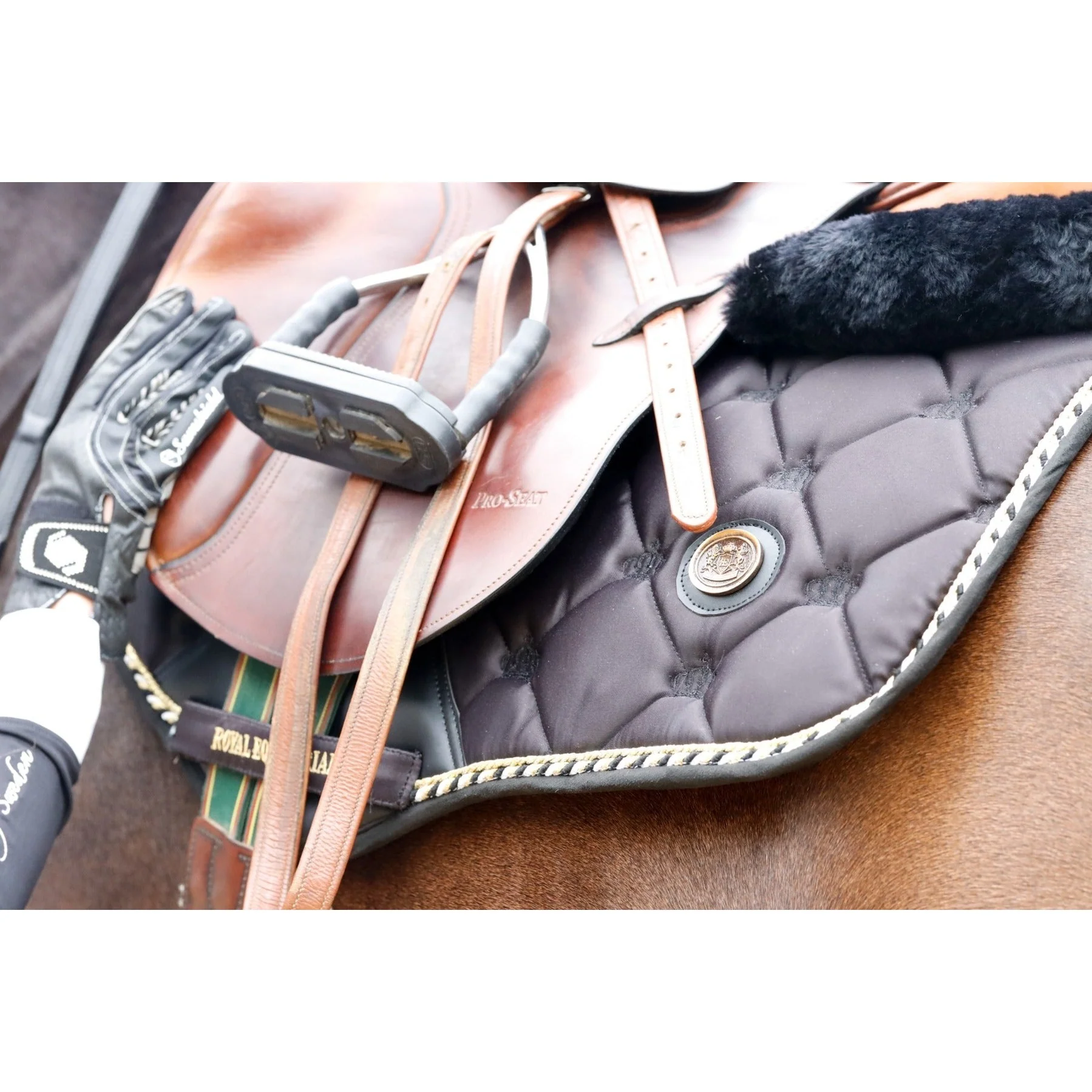 Royal Equestrian Saddle Pad Close Contact Black Gold - Image 7