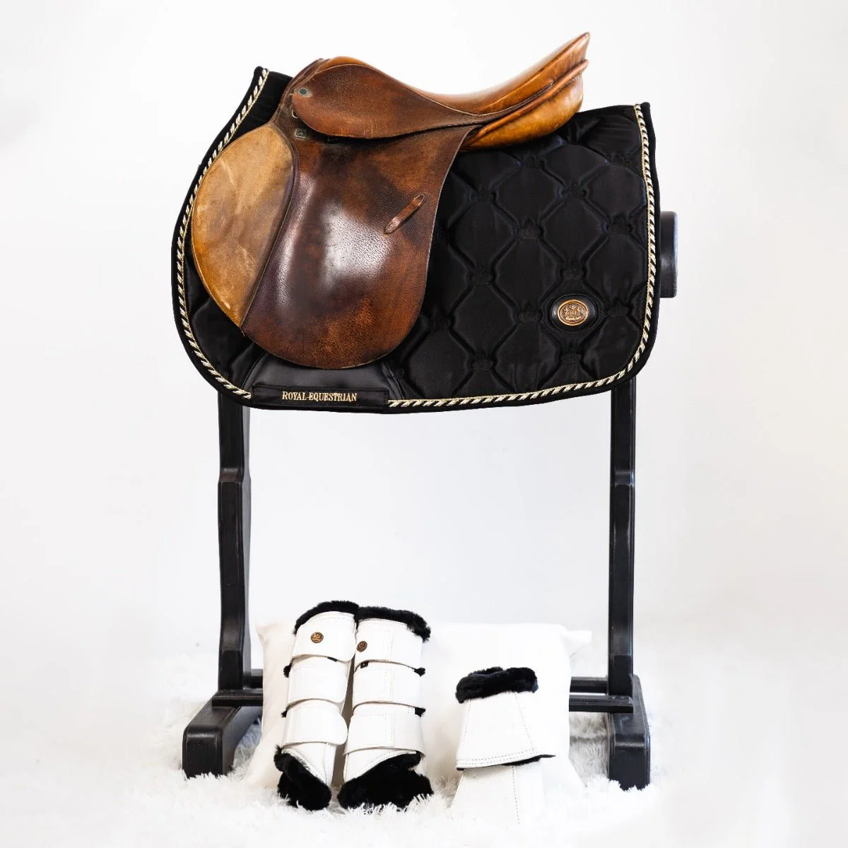Royal Equestrian Saddle Pad Jump Black Gold - Image 7